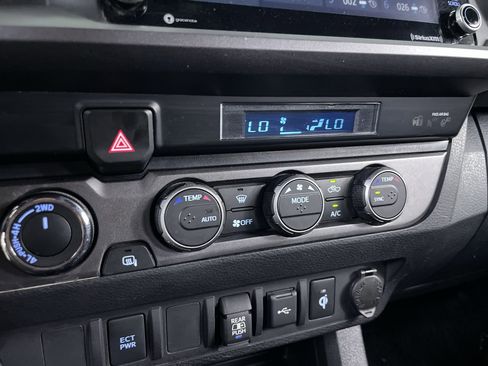 Used 2023 Toyota Tacoma TRD Off-Road AWD/4WD image 9