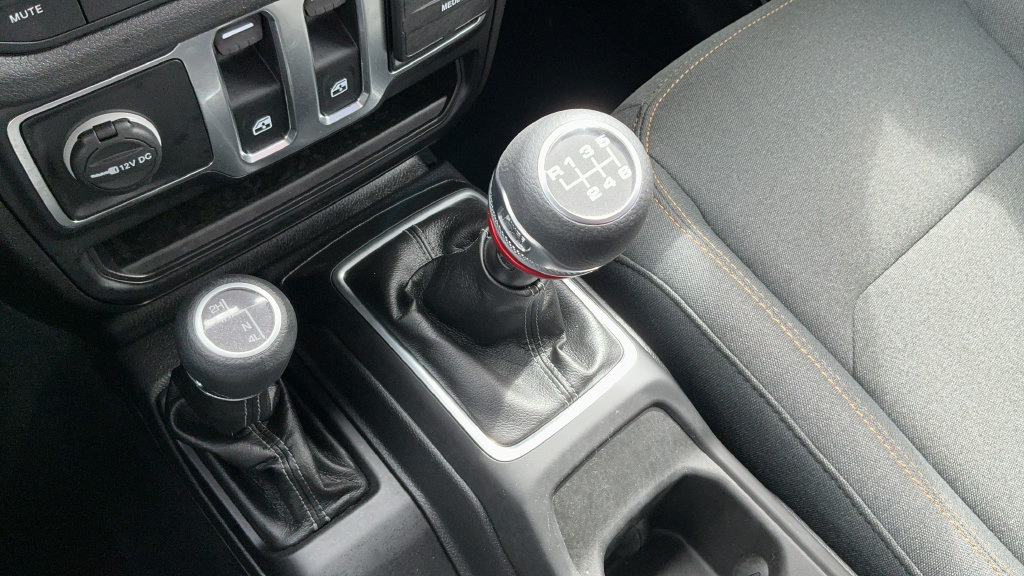 Used 2025 Jeep Wrangler Sport AWD/4WD image 13