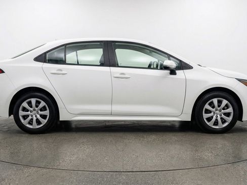 Used 2025 Toyota Corolla LE image 11