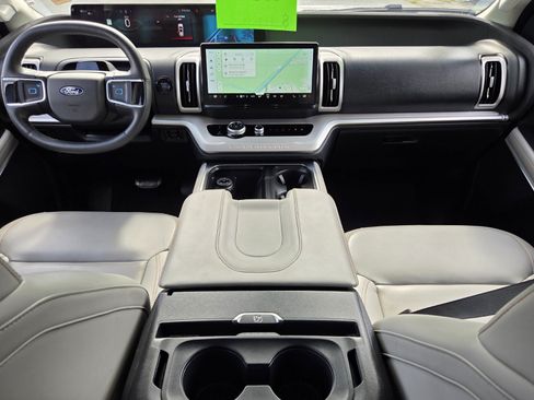 Used 2025 Ford Expedition Active RWD image 13