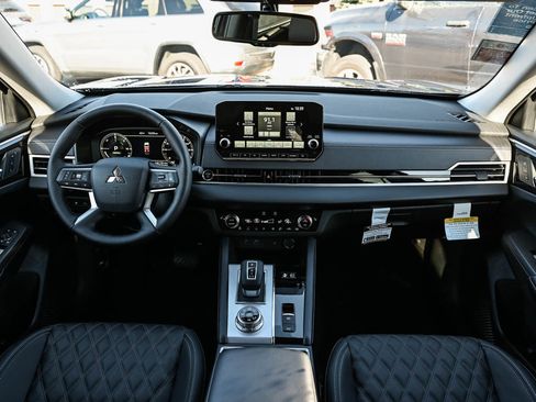 New 2025 Mitsubishi Outlander SEL image 13