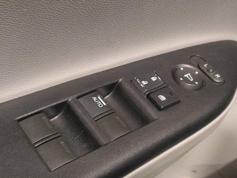 Used 2017 Honda Accord LX image 27