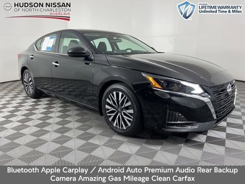 Used 2023 Nissan Altima 2.5 SV w/ SV Premium Package FWD image 1