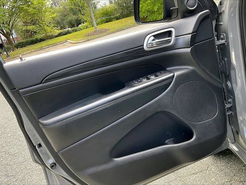 Used 2019 Jeep Grand Cherokee Altitude AWD/4WD image 27