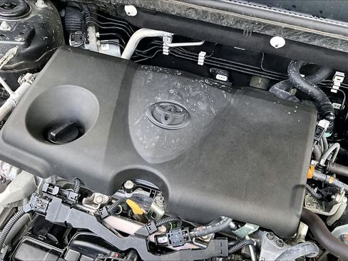 Used 2022 Toyota RAV4 XLE AWD/4WD image 31