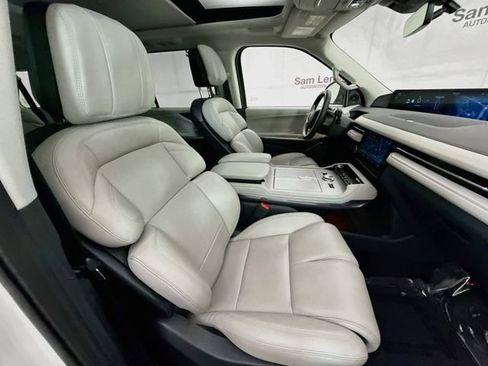 Used 2025 Lincoln Navigator L Reserve AWD/4WD image 31