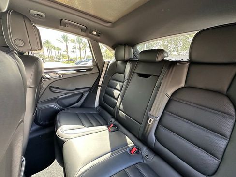 Certified 2025 Porsche Macan Turbo image 31