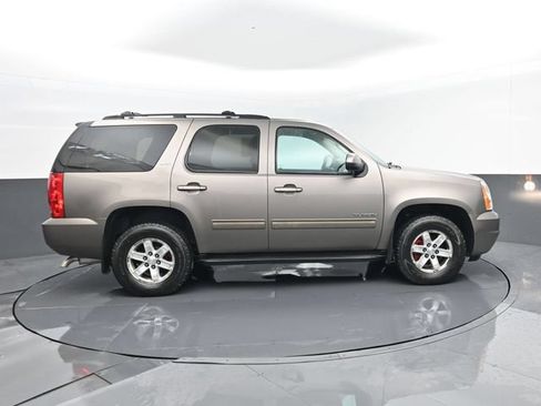 Used 2014 GMC Yukon SLT w/ SLT-2 Equipment Package AWD/4WD image 4