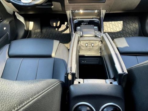 Certified 2023 Mercedes-Benz GLB 250 4MATIC image 18
