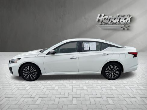 Used 2025 Nissan Altima 2.5 SV FWD image 7