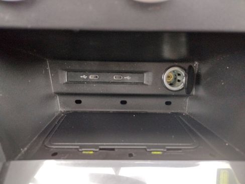 Used 2021 Volkswagen Tiguan S image 27