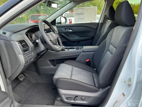 New 2026 Nissan Rogue SV image 4