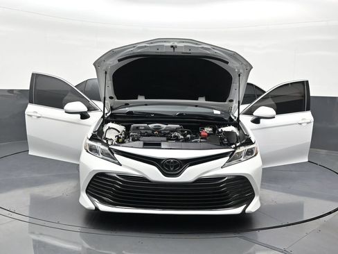 Used 2019 Toyota Camry LE FWD image 36