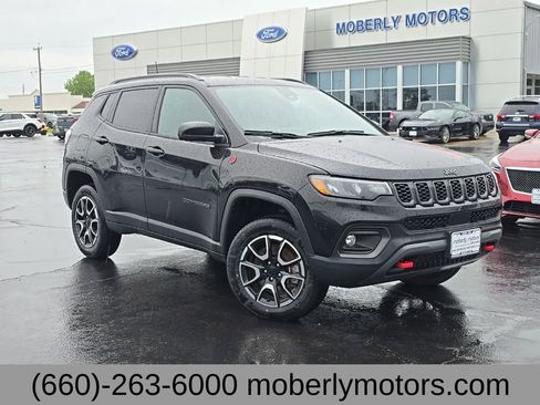 Used 2024 Jeep Compass Trailhawk AWD/4WD image 1