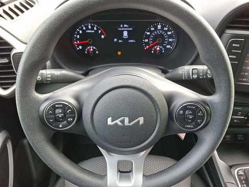 Used 2022 Kia Soul LX image 18