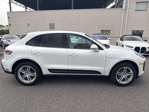 Used 2025 Porsche Macan image 9