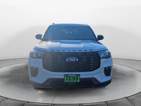 New 2026 Ford Explorer ST-Line w/ ST-Line Street Pack image 8