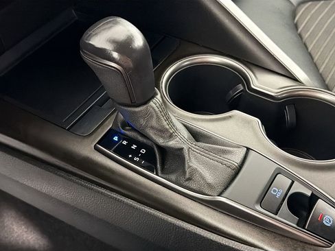 Used 2022 Toyota Camry SE image 16