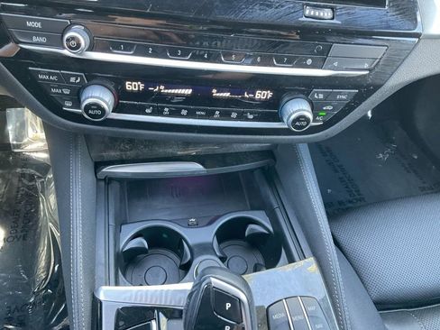 Used 2022 BMW 530e w/ M Sport Package image 22