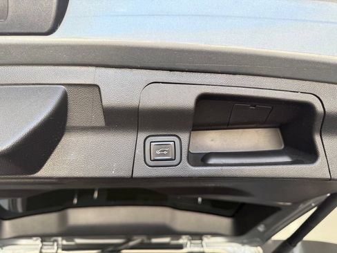 Used 2023 GMC Acadia SLT FWD image 82