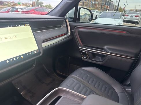 Used 2023 Rivian R1T Launch Edition image 22