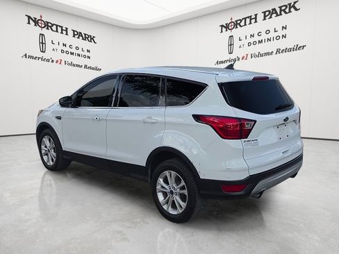 Used 2019 Ford Escape SE FWD image 3
