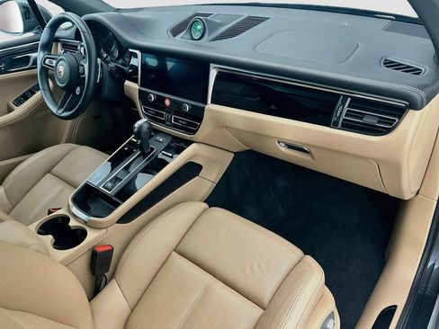 Certified 2025 Porsche Macan AWD/4WD image 19