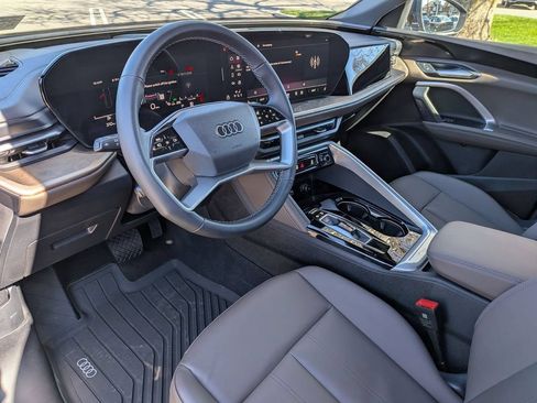 Certified 2025 Audi Q5 Premium w/ Convenience Package AWD/4WD image 11