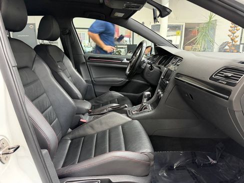 Used 2015 Volkswagen Golf 4-Door FWD image 18