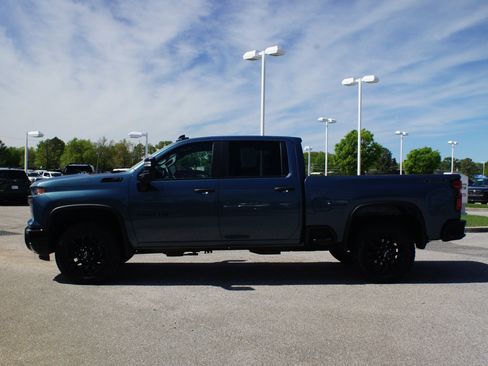 Used 2025 Chevrolet Silverado 2500 Custom w/ Custom Value Package AWD/4WD image 9