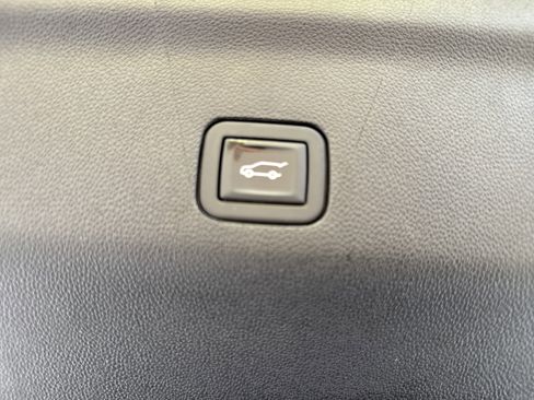 Used 2023 GMC Yukon SLT w/ SLT Premium Package image 38