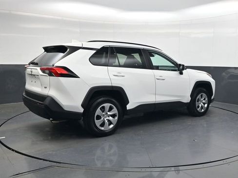 Used 2020 Toyota RAV4 LE image 4