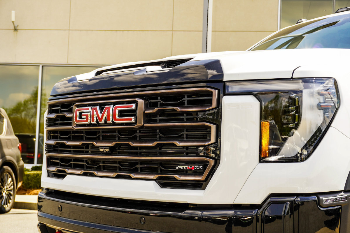 Used 2026 GMC Sierra 2500 AT4X AWD/4WD image 2