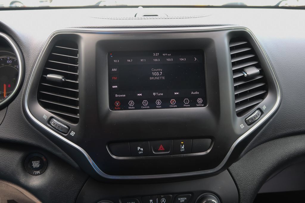 Used 2021 Jeep Cherokee Latitude Plus AWD/4WD image 28