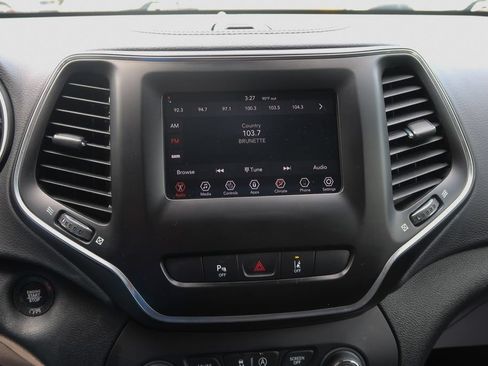 Used 2021 Jeep Cherokee Latitude Plus AWD/4WD image 28