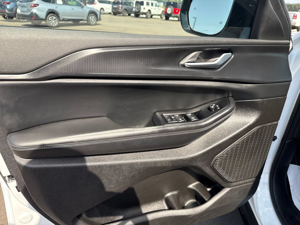 Used 2025 Jeep Grand Cherokee Altitude AWD/4WD image 10