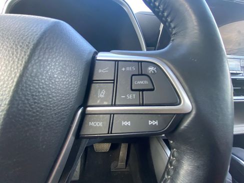 Used 2023 Toyota Highlander XLE AWD/4WD image 20