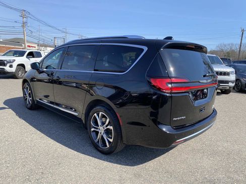Certified 2025 Chrysler Pacifica Pinnacle image 6