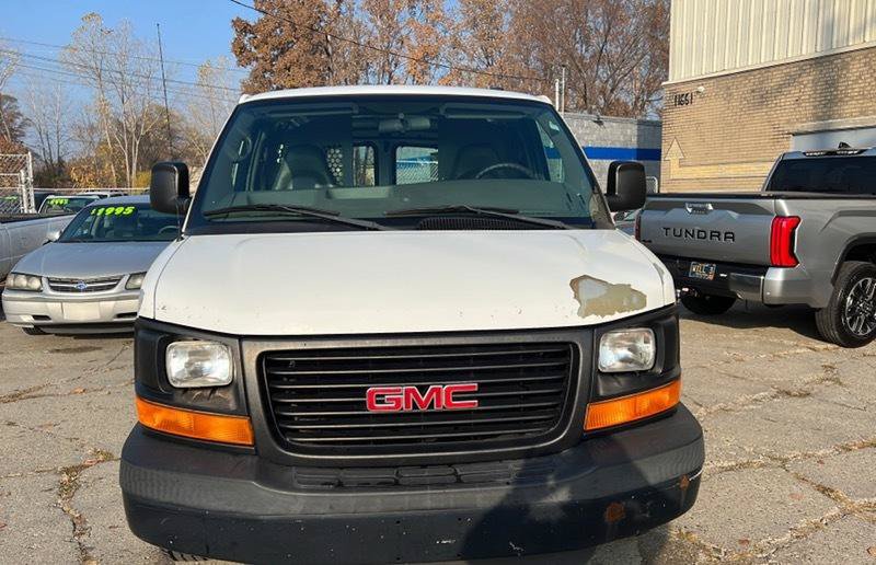 Used 2008 GMC Savana 2500 RWD image 2