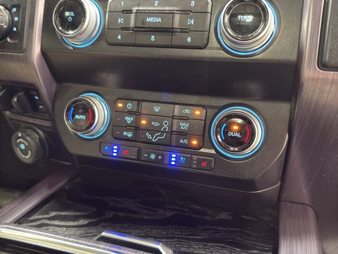 Used 2020 Ford F350 Limited image 17