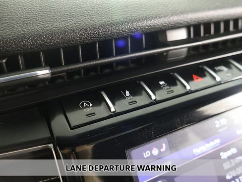 Used 2023 Jeep Grand Cherokee Altitude AWD/4WD image 6