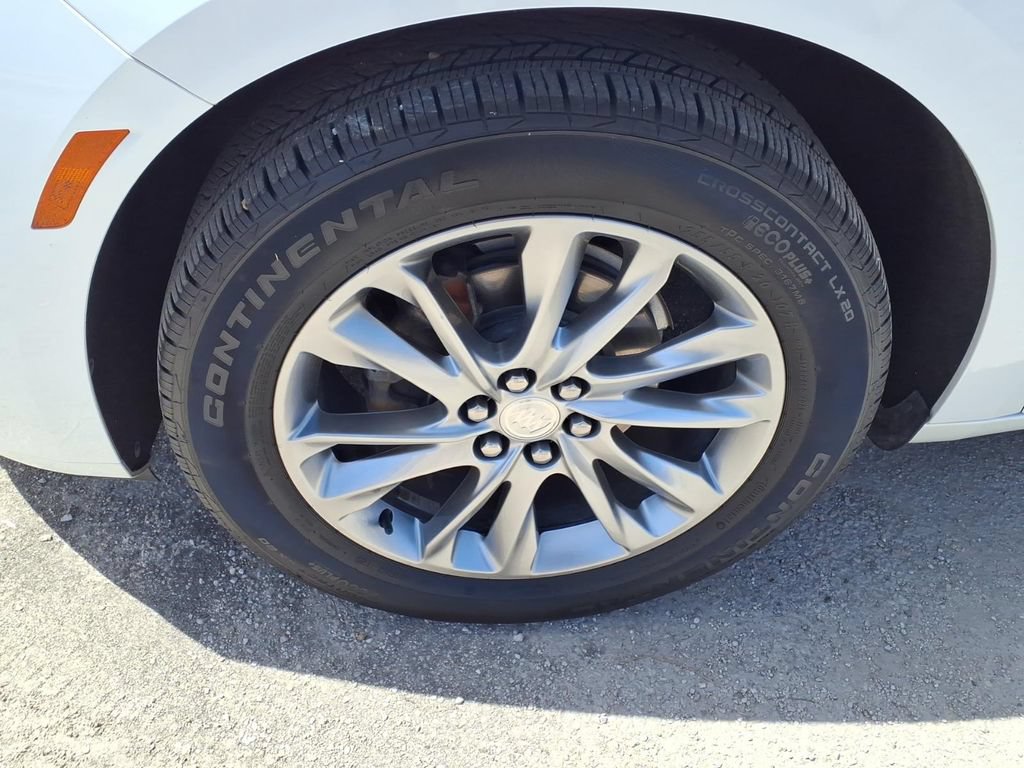 Used 2022 Buick Enclave Avenir w/ Avenir Technology Package FWD image 9