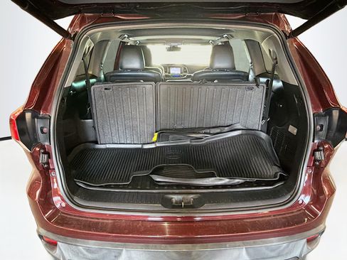 Used 2018 Toyota Highlander XLE AWD/4WD image 32