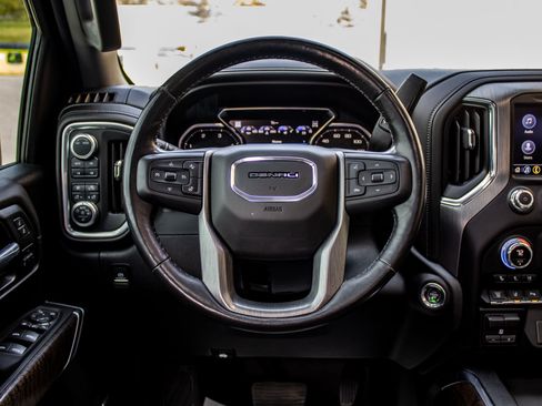 Used 2020 GMC Sierra 2500 Denali w/ Denali Ultimate Package AWD/4WD image 32