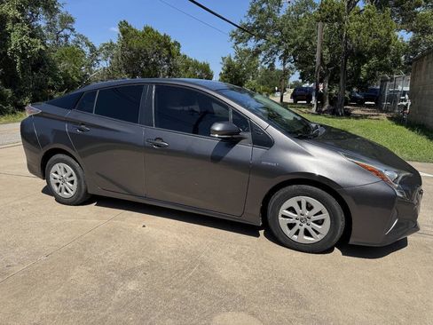 Used 2016 Toyota Prius Two FWD image 17