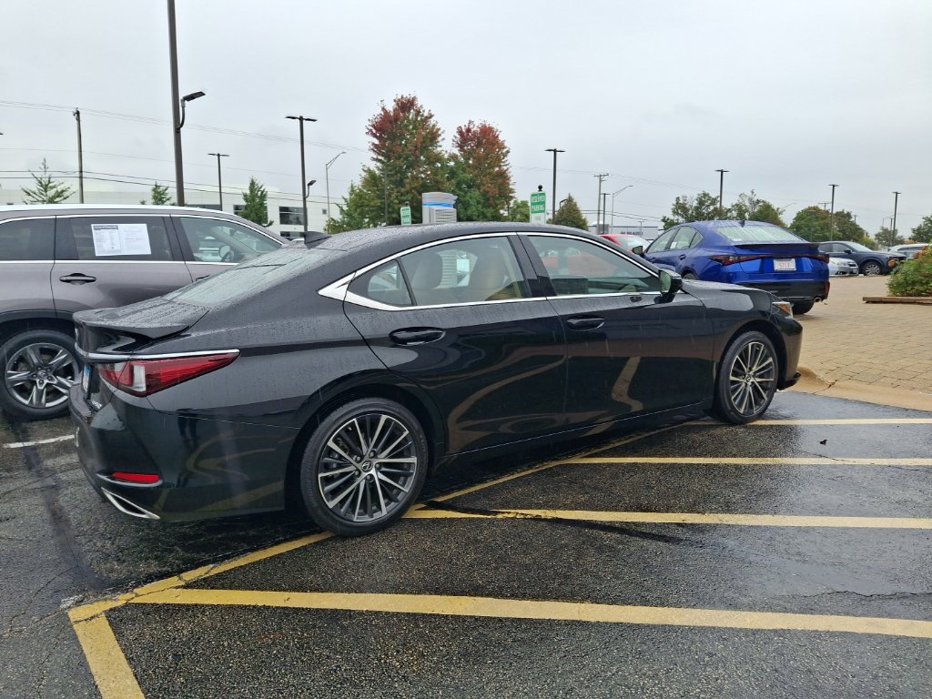 Used 2024 Lexus ES 350 w/ Premium Package FWD image 4