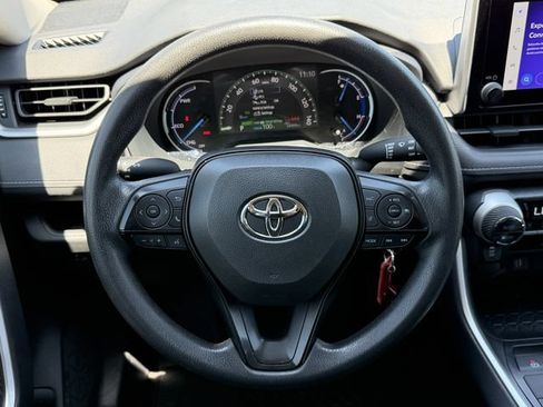 Used 2025 Toyota RAV4 LE AWD/4WD image 13