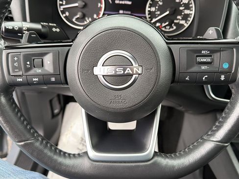 Used 2023 Nissan Rogue SV w/ SV Premium B Package image 15