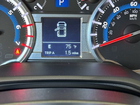 Used 2019 Toyota 4Runner SR5 AWD/4WD image 32
