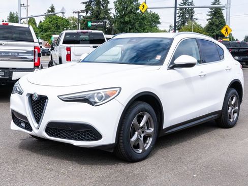 Used 2021 Alfa Romeo Stelvio Sprint RWD image 3